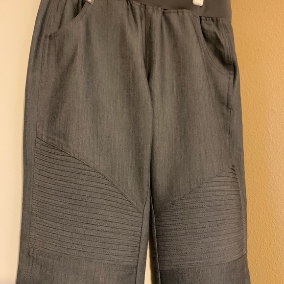 Figs scrubs (not sold online anymore) - Picture 2 of 3